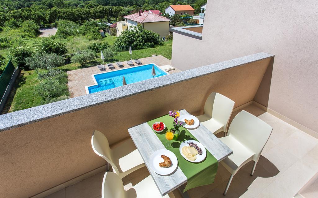 Apartments Viktorija Baška Екстериор снимка